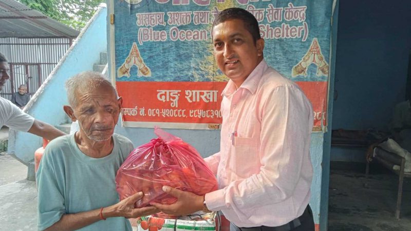 पत्रकार गुप्ताले निलसागरलाई फलफुल दिएर जन्म दिन मनाए