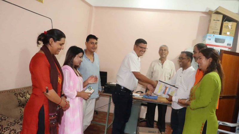 लमही चेम्बर अफ कमर्सको पद हस्तान्तरण