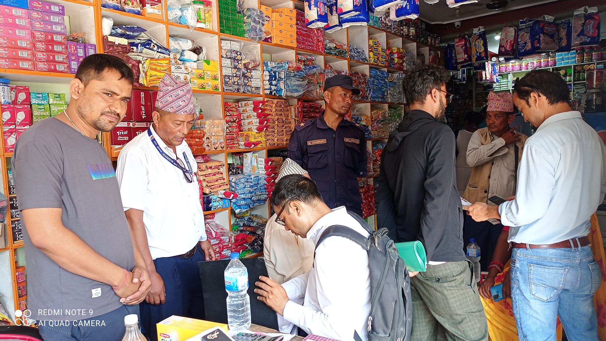 गढवा गाउँपालिकाद्वारा बजार अनुगमन : १७८ ओटा सामान नियन्त्रणमा लिएर नष्ट गरियाे