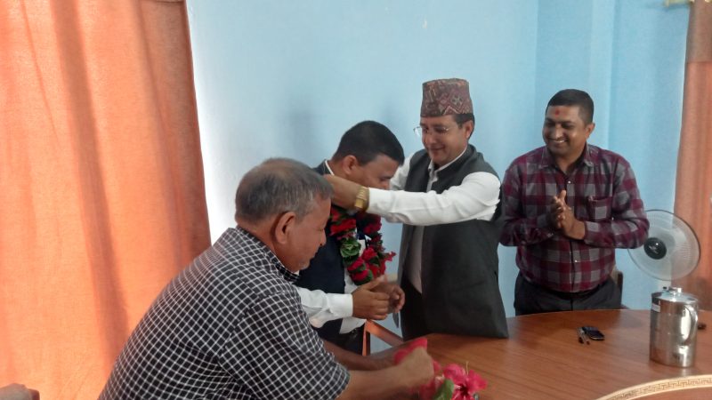 सत्य तथ्य समाचार संप्रेषण गर्न पत्रकारहरूलाई प्रमुख प्रशासकीय अधिकृत वलीको सुझाव