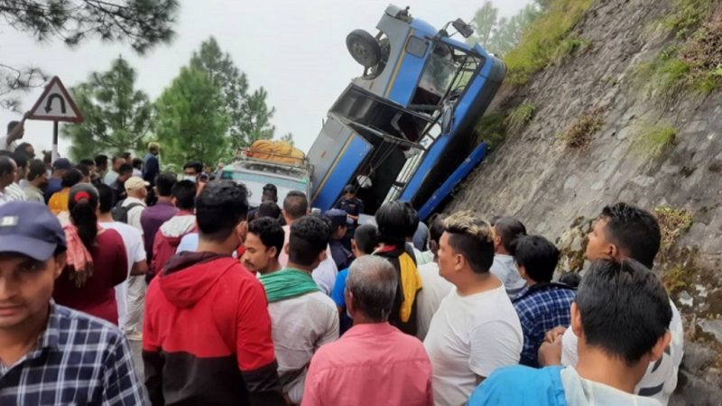 मकवानपुरमा भएको बस दुर्घटनामा ज्यान गुमाएका मध्ये ६ जनाको पहिचान खुल्याे