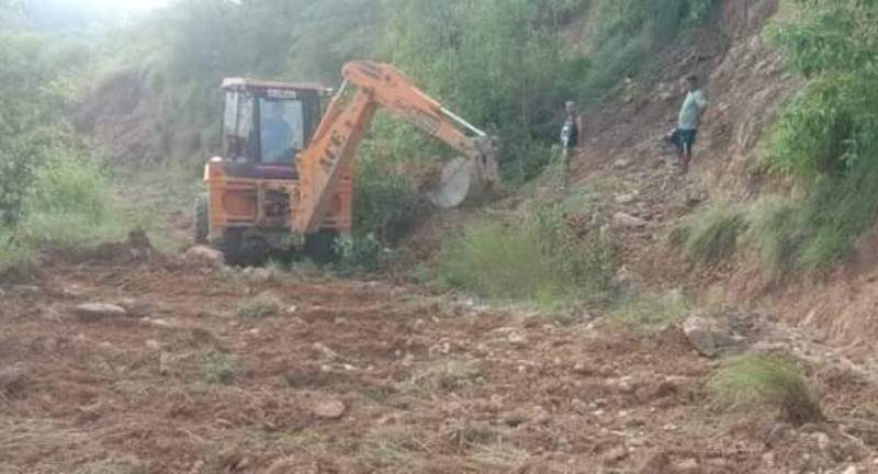 सिसहनियाँ देखि करङ्गेकाेट जाेड्ने माेटर बाटाे मर्मत कार्य शुरु