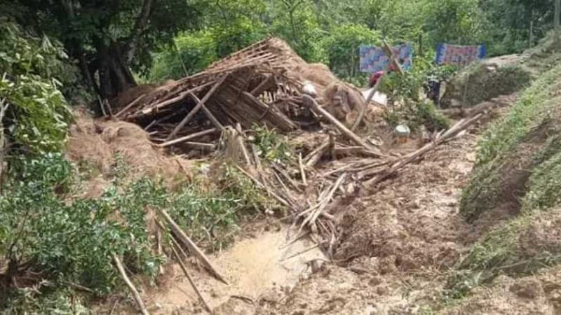 राप्तीकाे ५ नम्बर वडाका पहाडी बस्तीहरुमा पहिरोले ३ घरगोठ बगायो, पहिराे पिडितकाे बिचल्ली