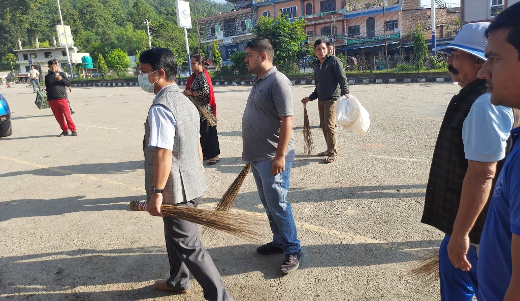 देउखुरीको राप्ती गाउँपालिकाद्धारा पुनः हप्तामा २ घण्टे स्वयंमसेवा अभियान शुरु