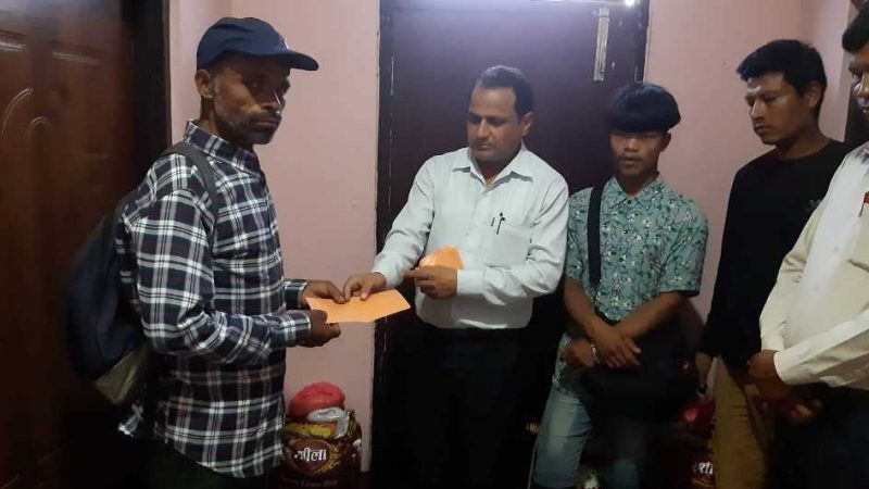 राप्तीको अति दुर्गमबस्तीका पहिरो पिडितलाई स्वास्थ्यकर्मी अधिकारीद्धारा राहत प्रदान