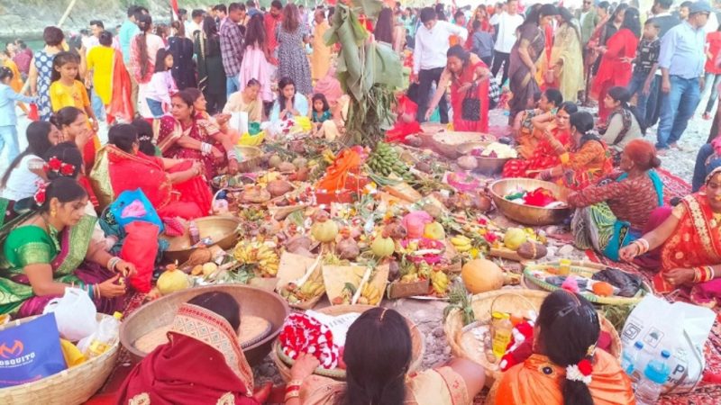 हेटौँडाको राप्ती किनारमा छठ पर्व मनाइयो