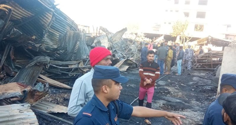 दाङको घोराहीमा तीन वटा फर्निचर उद्योगमा आगलागी