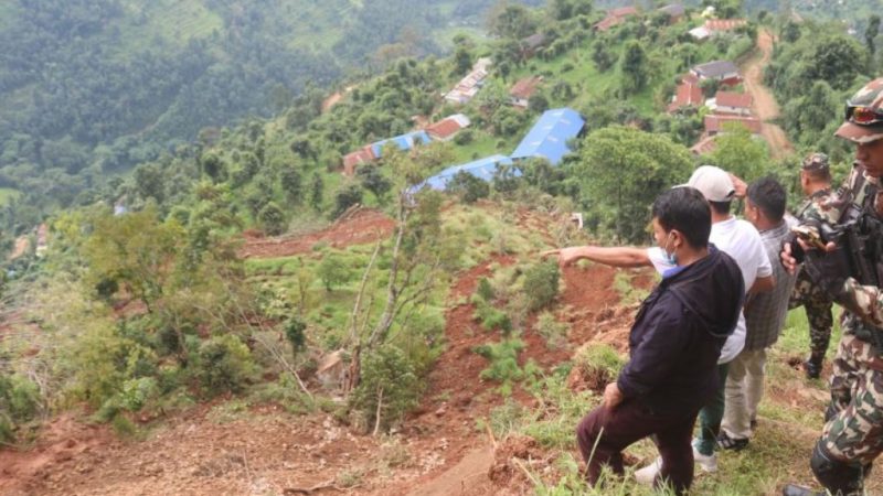 प्युठानमा पहिरोमा पुरिएर ६ जना बेपत्ता