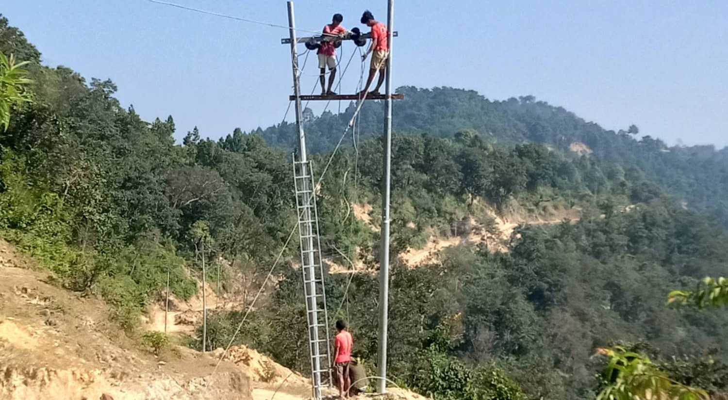 राप्ती ५ काे पहाडी गाउँमा एक महिना देखि विद्युत सेवा अबरुद्ध, स्थानीयहरु अन्धकारमा बस्न बाध्य