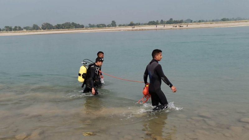 राप्ती नदीमा बगेर बेपत्ता भएका बालक २८ घण्टा बितिसक्दा समेत भेटिएनन्