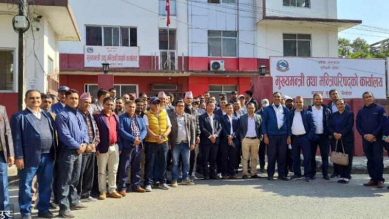 बुटवलबाट मन्त्रालय देउखुरी सार्ने तयारीको विरोधमा कर्मचारी
