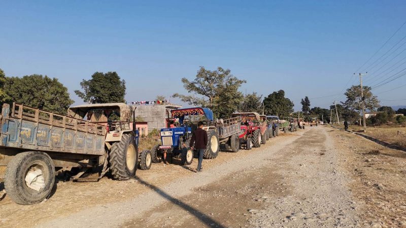 गढवा गाउँपालिकाद्वारा ४७ ट्याक्टर ढुंगा जफत, ६ ट्याक्टर नियन्त्रणमा