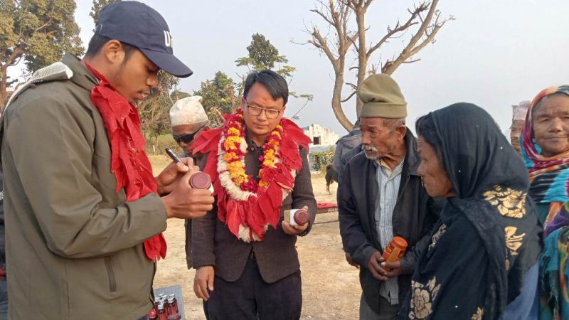 थकरीकोट र चित्रीकोटका जेष्ठ नागरिकहरु स्वास्थ्यबर्धक औषधी पाएपछि खुसी