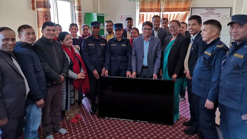 गढवा गाउँपालिकाद्वारा इलाका प्रहरी कार्यालय गढवालाई टेलिभिजन प्रदान