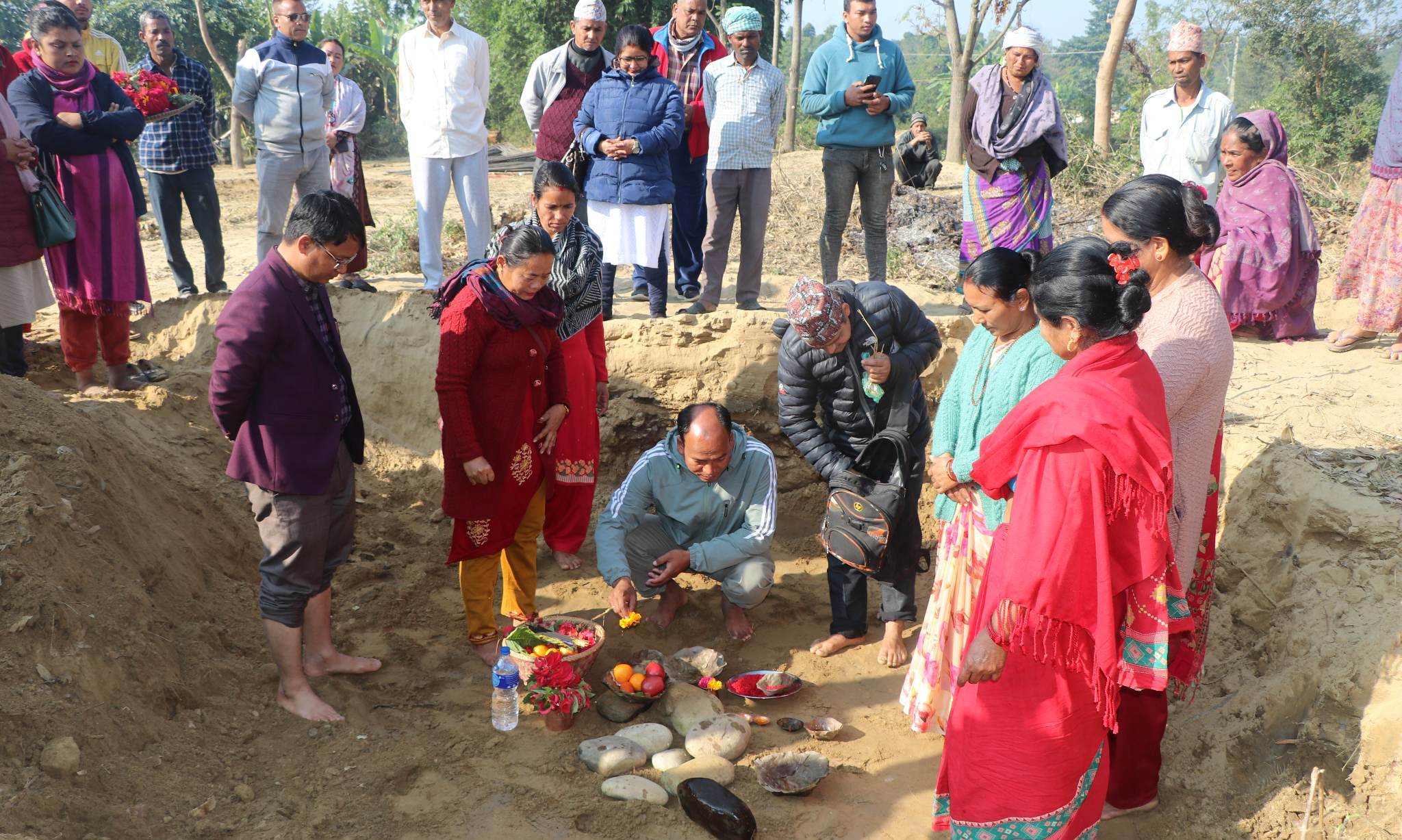 पिपरी खोलामा बन्ने पक्की पुलको स्वास्थ्यमन्त्री चौधरीद्धारा शिलान्यास