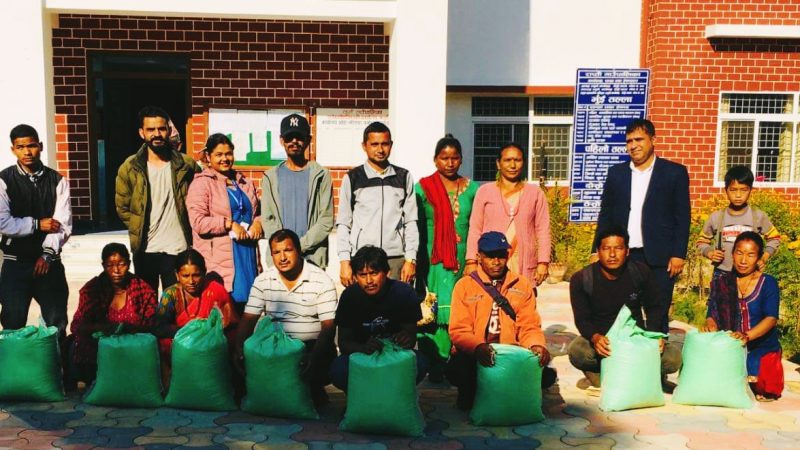 आशाका किरण संस्थाद्वारा राप्तीका अति बाढी प्रभावित घरपरिवारलाई राहत प्रदान