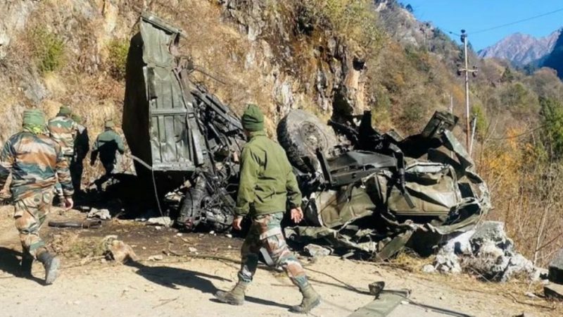 सिक्किममा भारतीय सेना चढेको ट्रक दुर्घटना, १६ जना सैनिकको ज्यान गयाे