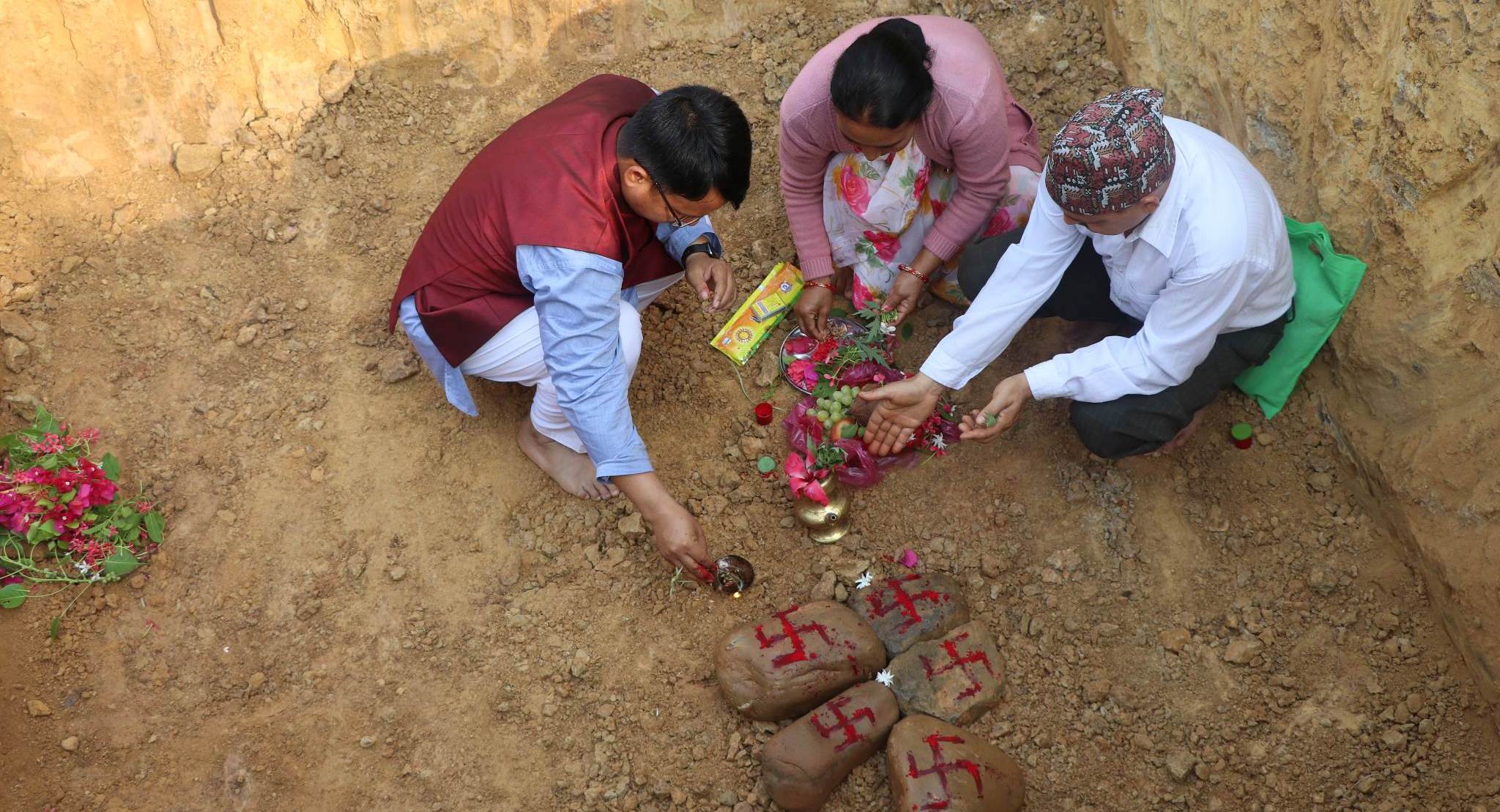 निलसागर सेवा आश्रम दाङले भवन निर्माण गर्न थाल्याे, अध्यक्ष विष्टद्धारा शिलान्यास