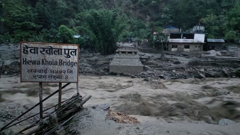 पूर्वी नेपालमा बाढी–पहिरोको वितण्डा : २५ जना बेपत्ता, एक जनाको मृत्यु