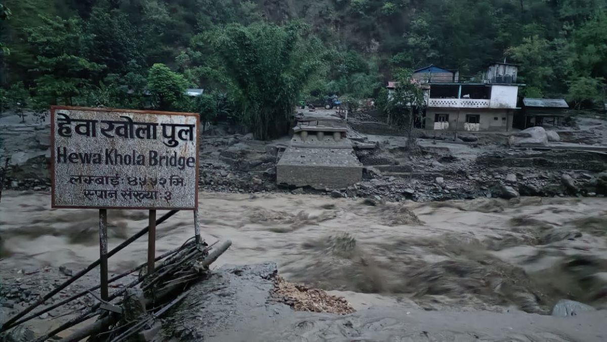 पूर्वी नेपालमा बाढी–पहिरोको वितण्डा : २५ जना बेपत्ता, एक जनाको मृत्यु