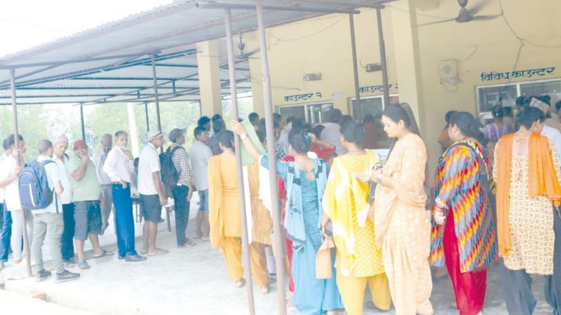 ग्रामीण विद्युत खारेजीको असर, ३० रुपैयाँ महसुल बुझाउन दुई सय खर्च गर्नुपर्ने बाध्यता