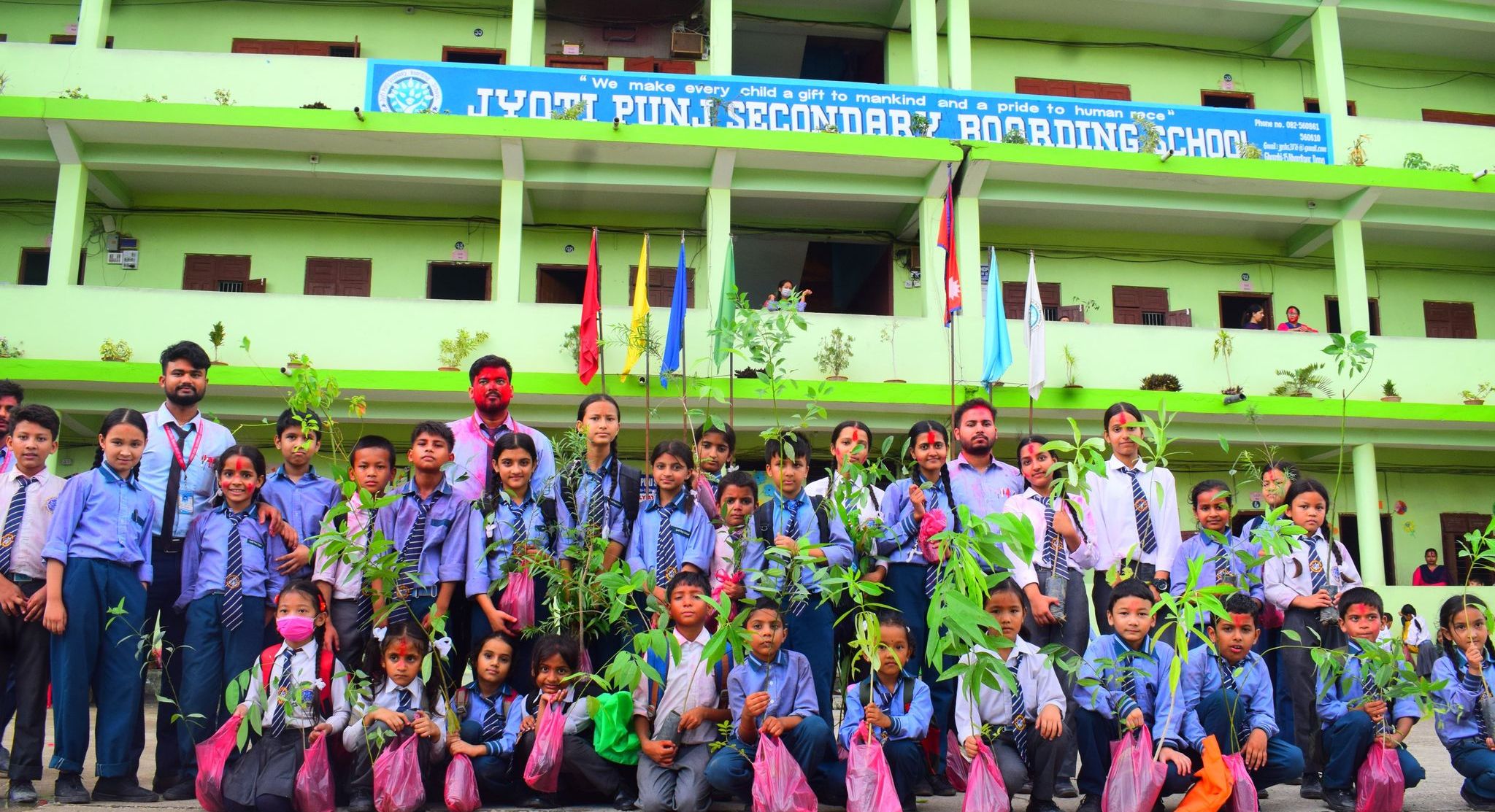 गुरु पूर्णिमामा ज्योतिपुञ्जका विद्यार्थीहरुलाई बिरुवा उपहार