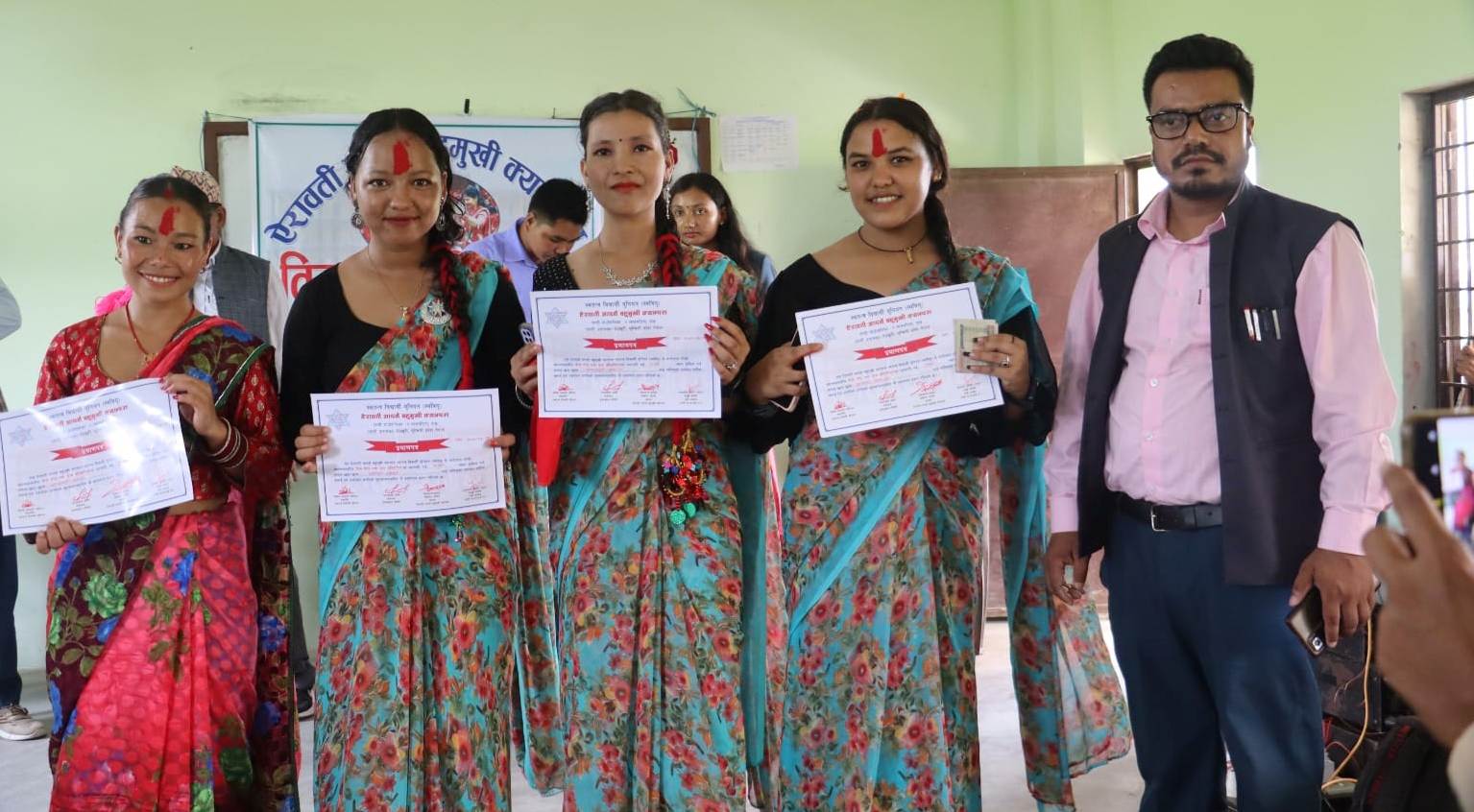 ऐरावती क्याम्पसमा तीज गीत प्रतियोगिता सम्पन्न, सुजना एम.सीको समुह प्रथम