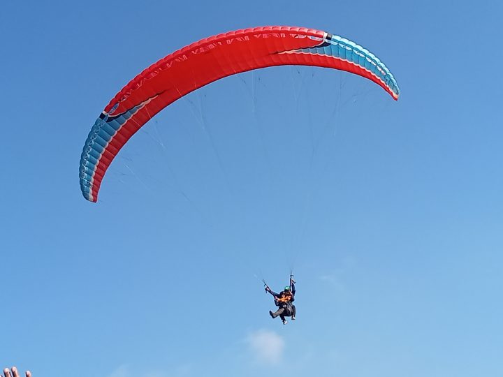 लुम्बिनी प्रदेशको राजधानी पर्यटकीय गन्तब्य बन्दै, देवीकोटको चुचुरोबाट प्याराग्लाइडिङको उडान