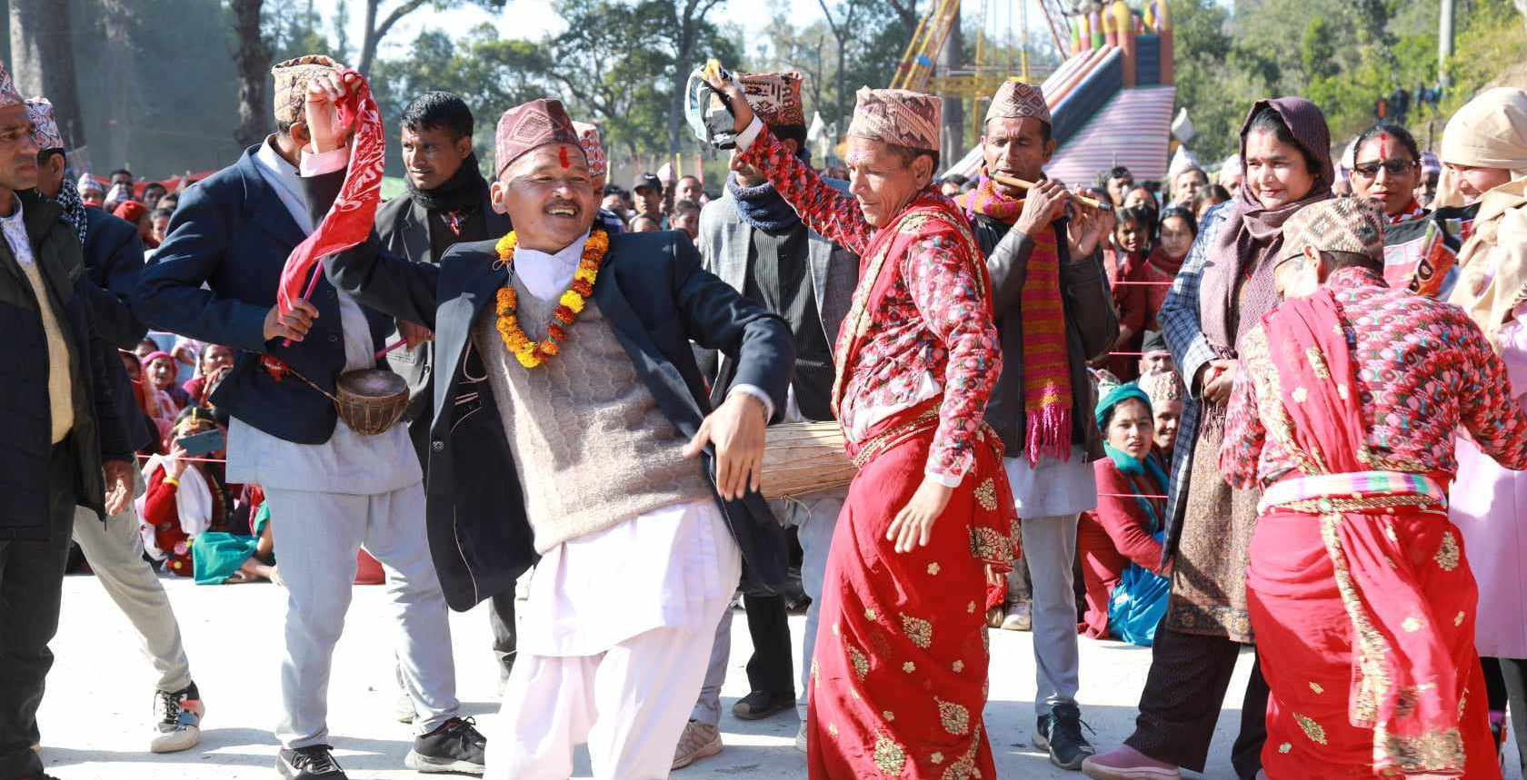 सल्यानमा लोक गायन र नृत्य प्रतियोगिता संगै सोरठी र पैसरी नाच प्रदर्शन