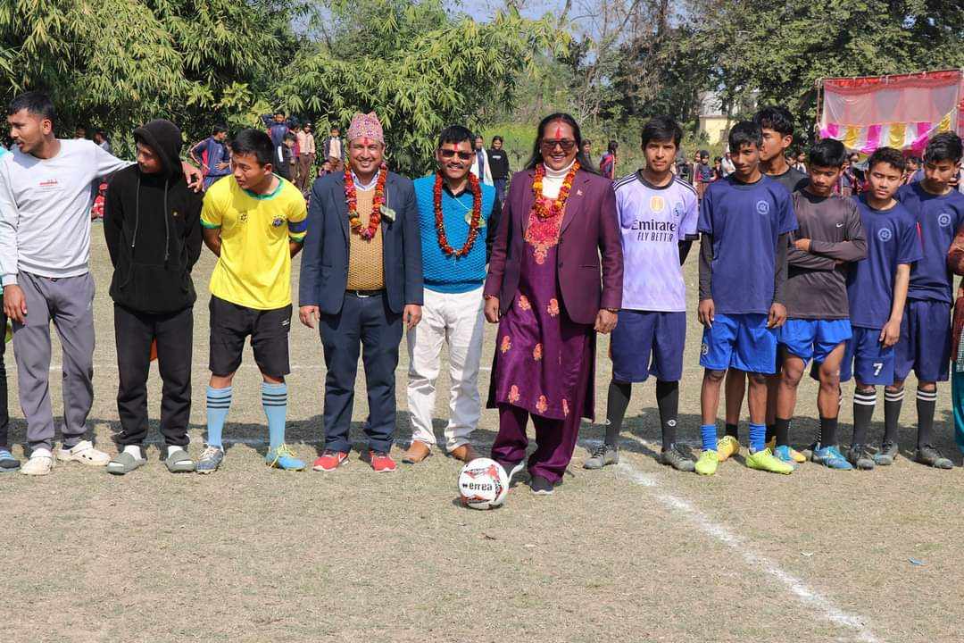 गढवाको शुभतारा बोर्डिङ स्कुलको वार्षिक उत्सवको अवसरमा फुटबल प्रतियोगिता सुरु