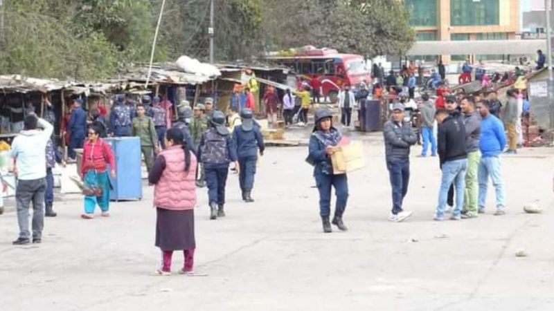 लमही बसपार्कका अतिक्रमित अस्थायी टहरा हटायो