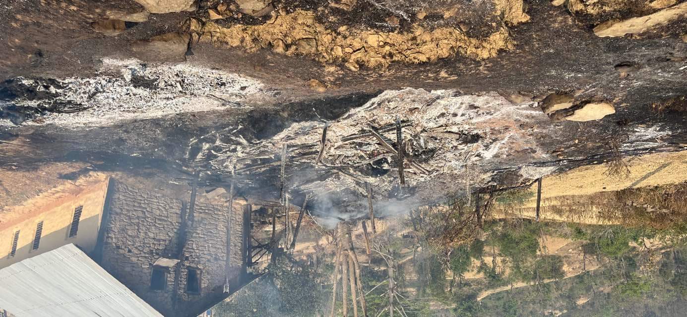 देवीकोटमा सामुदायिक वनबाट सल्केको आगोले एक गोठ जलेर नष्ट, २ लाख बराबरको क्षति