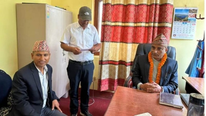 लुम्बिनी प्रदेश याेजना आयाेगका नवनियुक्त उपाध्यक्ष खनालद्धारा सपथ तथा पदभार ग्रहण