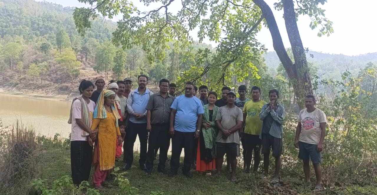 आदर्श नमुना माविका शिक्षक र विद्यार्थीहरुद्धारा अग्नी पिडितहरुलाई २० हजार नगद सहयोग