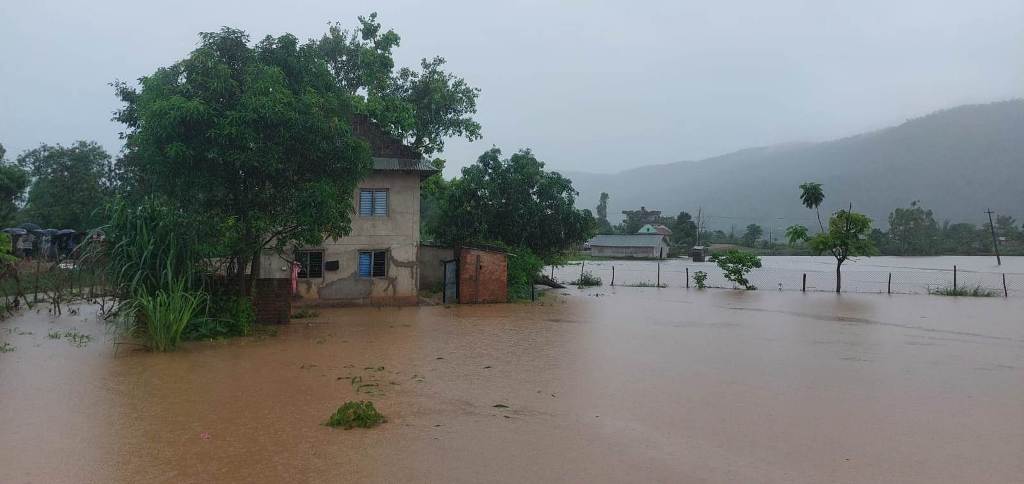 देउखुरीमा बाढीको बितण्डा