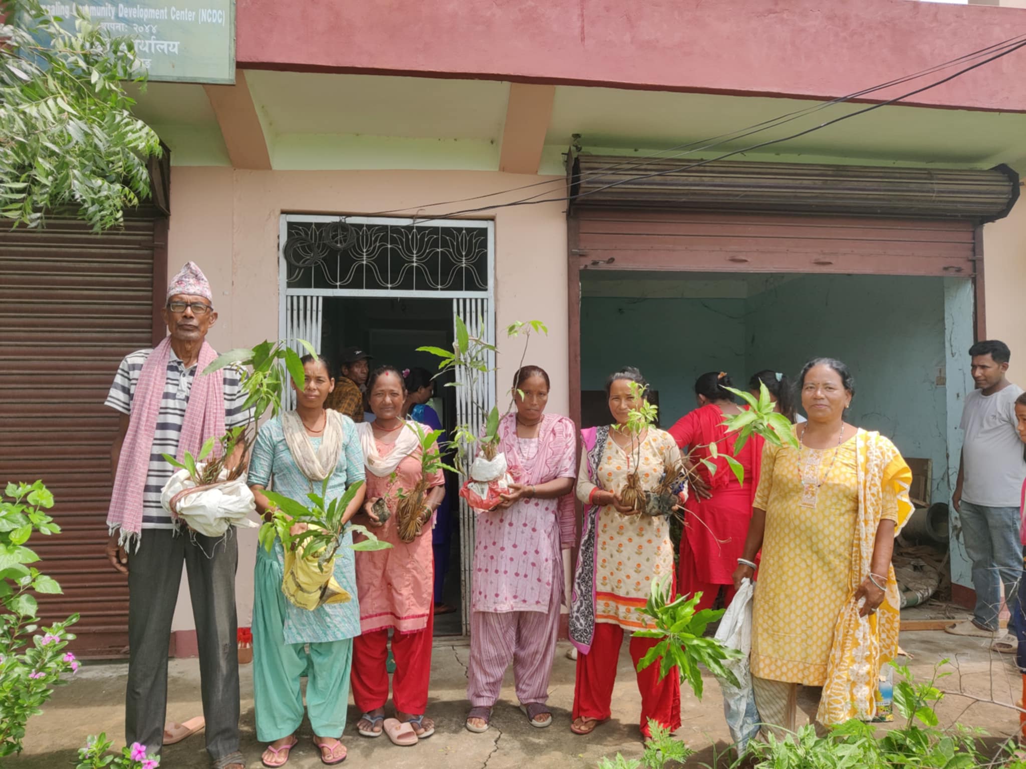 राप्तीका १५५ जना कृषकहरूलाई नामसालिङ संस्थाद्वारा फलफूलका बिरुवा वितरण