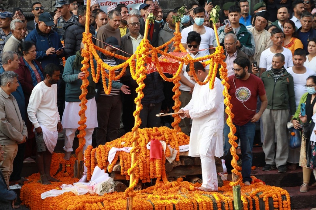 पूर्वसभामुख ढुङ्गानाकाे राजकीय सम्मानका साथ पशुपति आर्यघाटमा अन्त्येष्टि