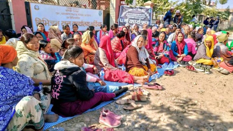 बर्दियाका डिएफओकाे हर्कत बिरुद्ध सामुदायिक वनका उपभोक्ता समूहहरु चरणबद्ध आन्दोलनमा