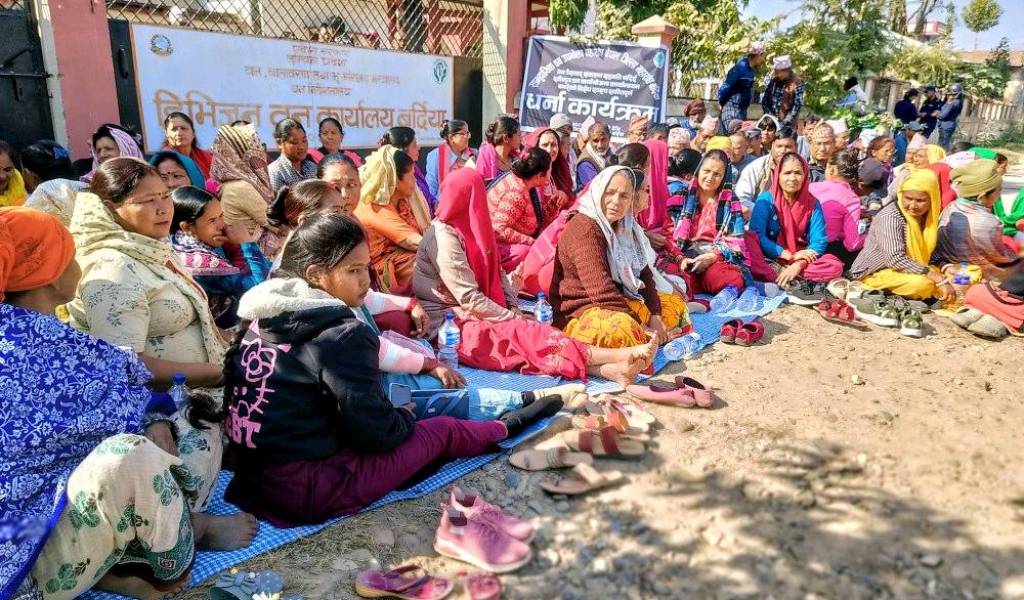 बर्दियाका डिएफओकाे हर्कत बिरुद्ध सामुदायिक वनका उपभोक्ता समूहहरु चरणबद्ध आन्दोलनमा