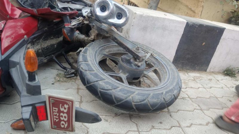 गढवाको बालापुर चोक नजिक मोटरसाइकल दुर्घटना हुँदा १ जना घाइते