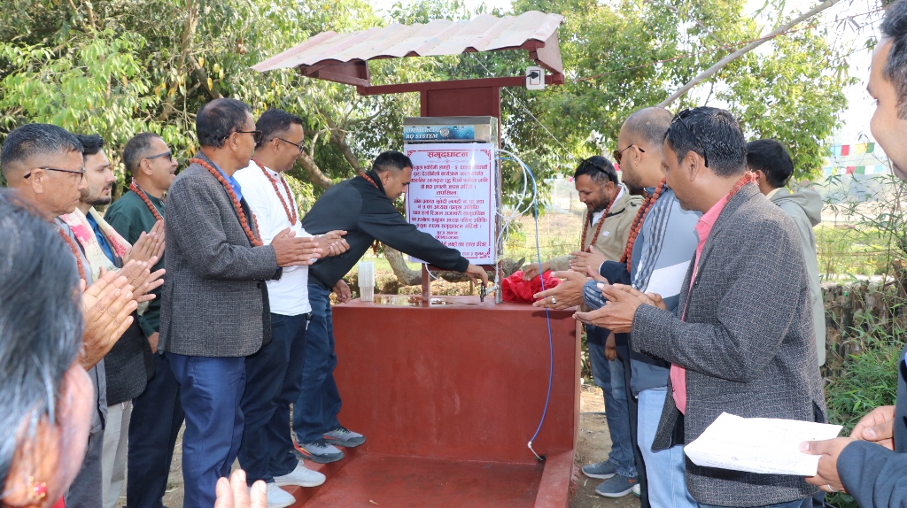 गुरुकुल एकेडेमी लमहीको देउसीभैलो कार्यक्रमबाट शुद्ध पिउने पानीको जडान
