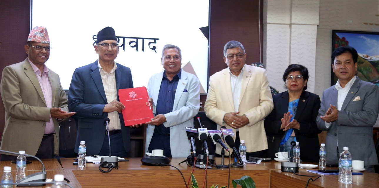 नेपाल चेम्बर अफ कमर्सले बुझायो अर्थमन्त्रीलाई १०१ बुँदे सुझाव