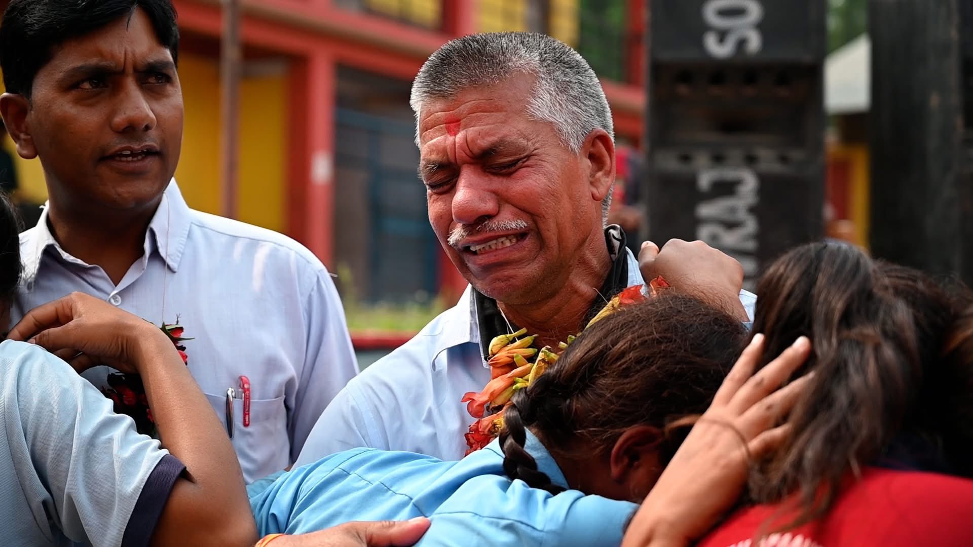 कार्यक्रममै शिक्षकहरुका आँखा रसाएपछि……..