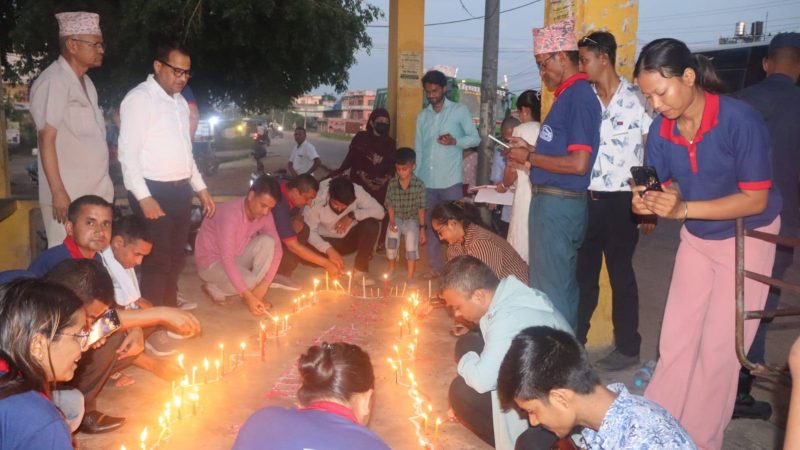 १८ औं गणतन्त्र दिवसका अवसरमा राप्ती प्रेस मञ्चद्वारा सिसहनियाँमा दीप प्रज्वलन