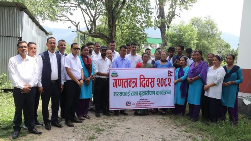 गणतन्त्र दिवस : राप्ती गाउँपालिकाद्धारा सरसफाइ र फलफूलका बिरुवा रोपण