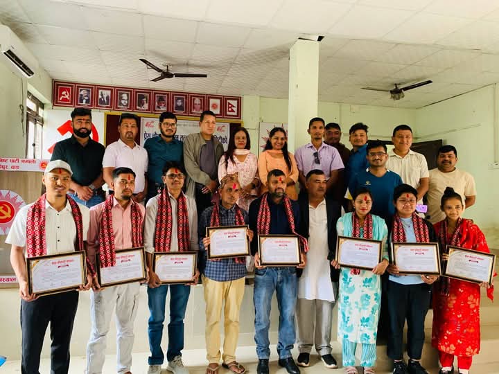 प्रेस चाैतारीद्वारा श्रमिक दिवसको अवसरमा लुम्बिनीका ४० जना सञ्चार श्रमिक सम्मानित