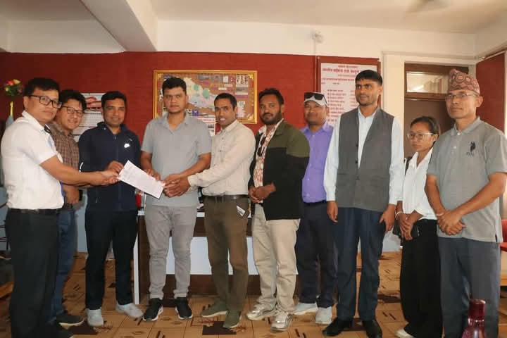 पत्रकारको पेशागत हकहितको सुरक्षाको माग गर्दै प्रेस सेन्टर नेपालले बुझायो प्रदेश सरकारलाई ज्ञापनपत्र