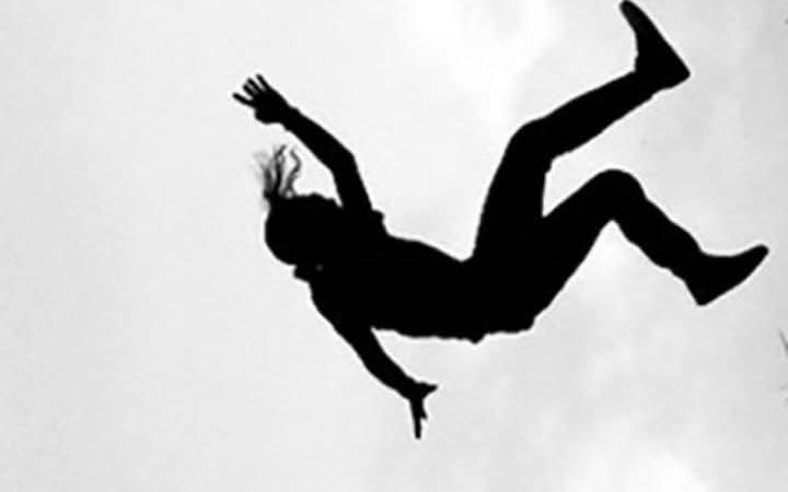 राप्ती गाउँपालिकाको बराखुट्टीमा घरको छतबाट खसेर एक महिलाको मृत्यु