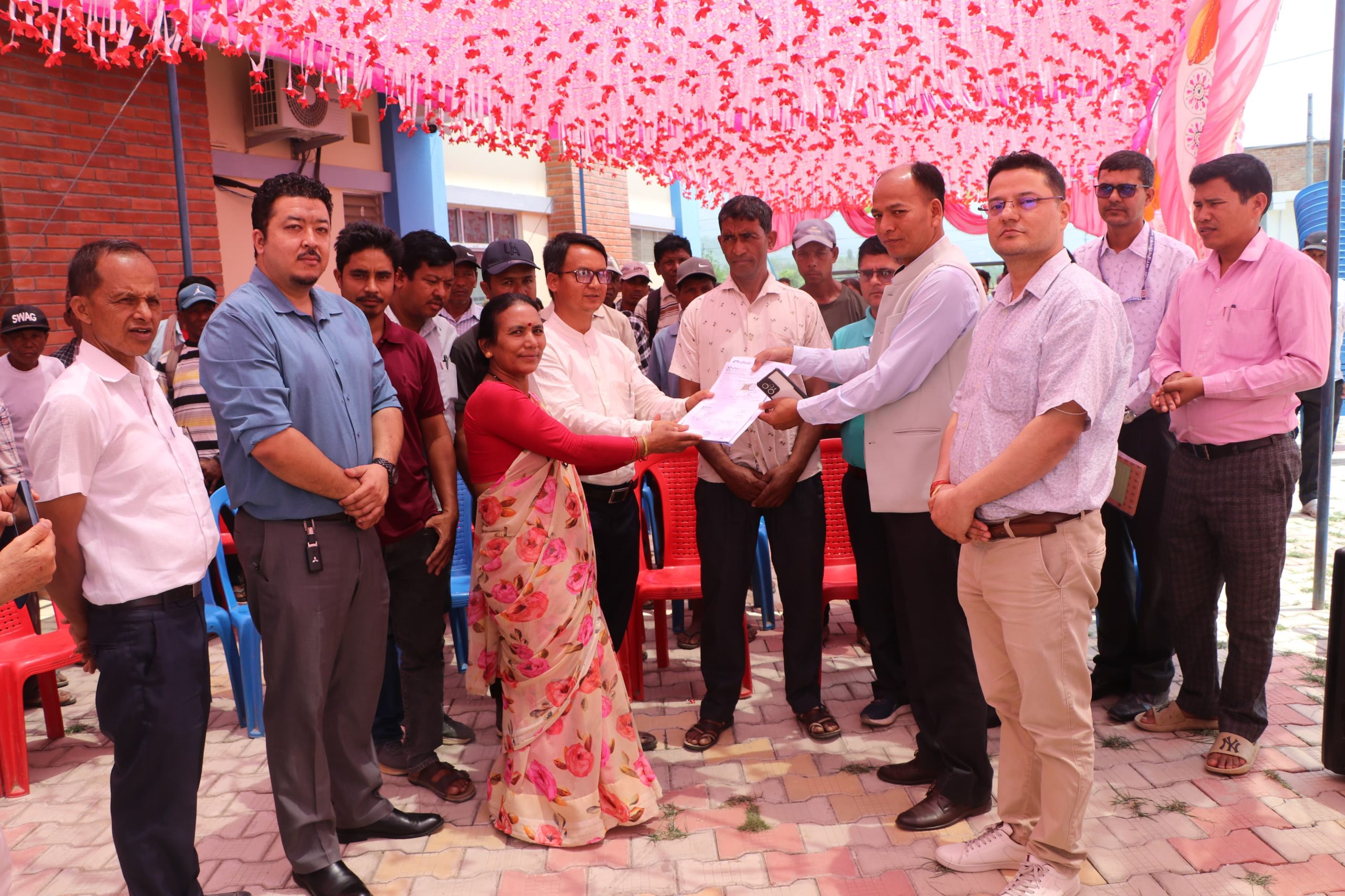 मजदुर दिवसका अवसरमा राप्तीका ८ सय बढी मजदुरको निशुल्क दुर्घटना बीमा र स्वास्थ्य परिक्षण