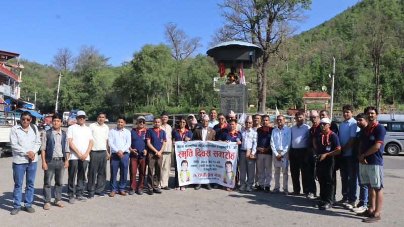 राप्ती प्रेस मञ्चले सहिद कृष्णसेन इच्छुकको शालिकमा मल्यार्णपण गरि स्मृति दिवस मनायो